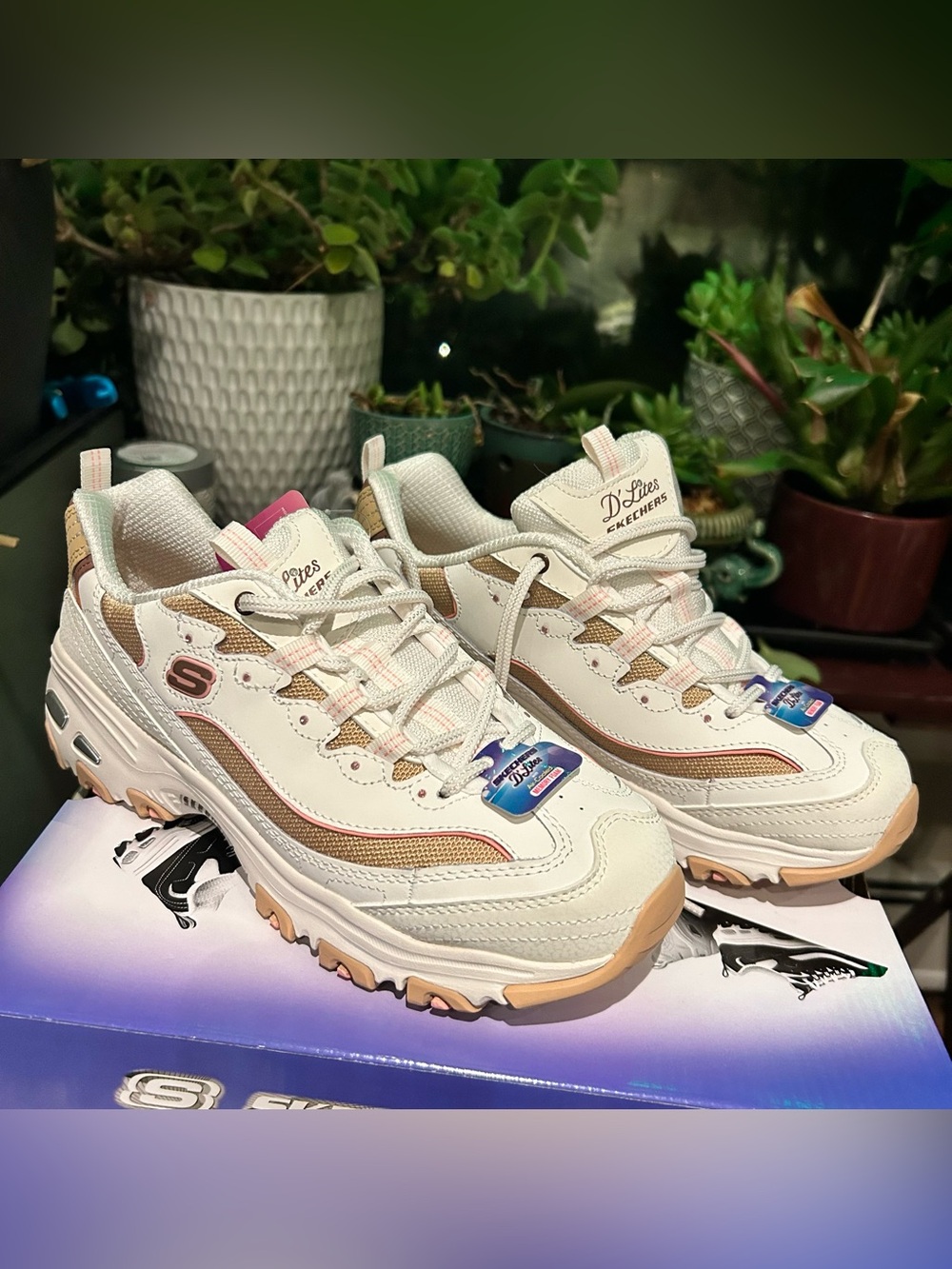 Skechers D'Lites popular vote sneakers in off white and brown with memory foam 9